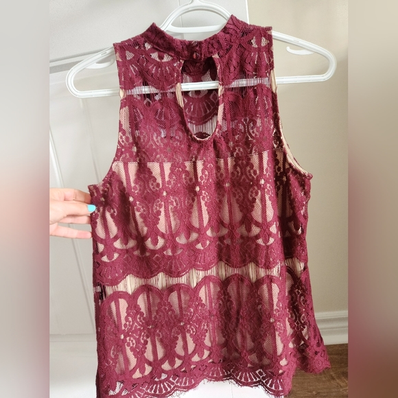 Mock-neck lace top - Picture 3 of 15